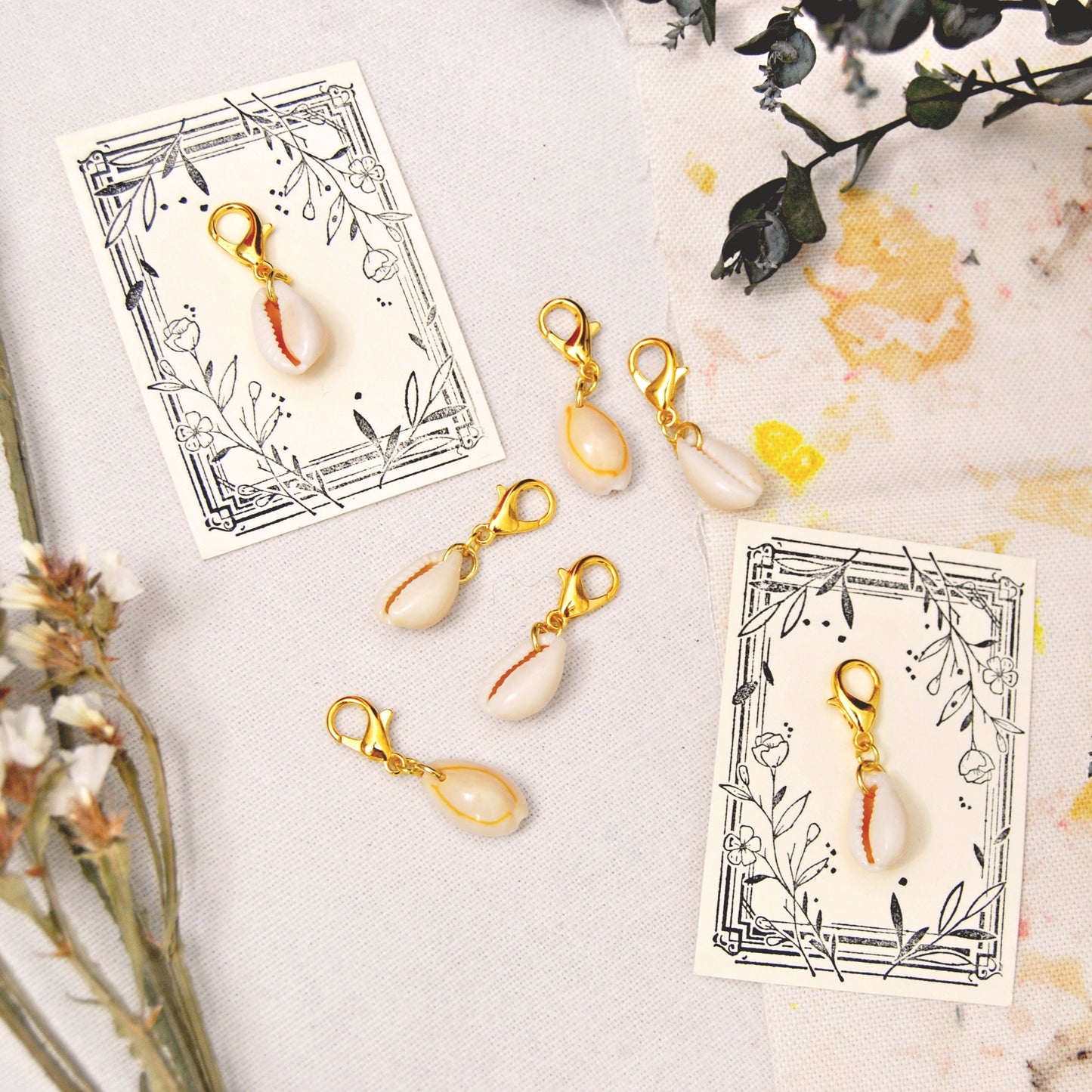 Natural cauri stitch marker
