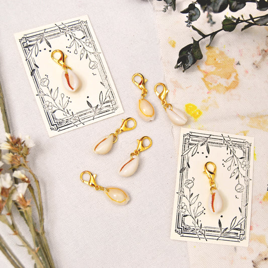 Natural cauri stitch marker